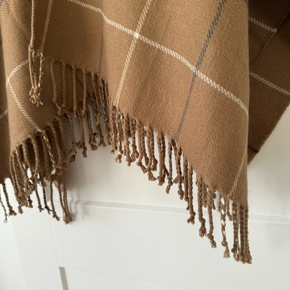 Abercrombie Tan Plaid Poncho - Picture 5 of 8
